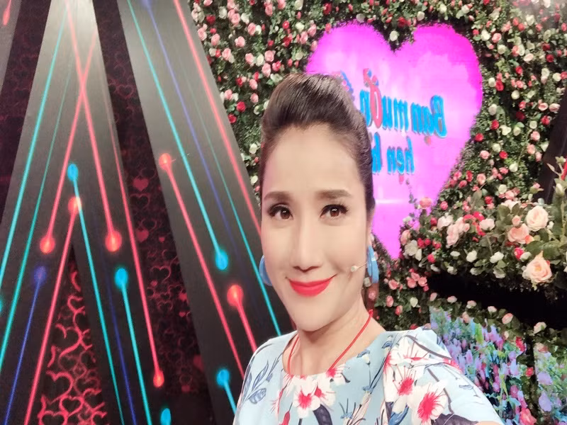 Cát Tường làm MC nhiều chương trình như Bạn muốn hẹn hò, Chân ái, Hẹn ăn trưa, Ghép đôi thần tốc. Ảnh: Dân Việt