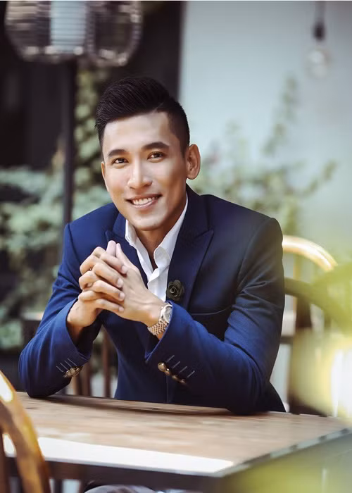 Hải Quân sinh ra trong một gia đình có truyền thống kinh doanh bất động sản. Sau khi học xong cấp 3 tại Trà Vinh, anh đi du học ngành kinh doanh quốc tế. Về nước, Hải Quân chính thức bước chân vào lĩnh vực kinh doanh. Ảnh: Vietnamnet