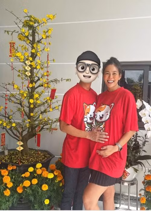Mối quan hệ giữa Mâu Thủy và gia đình bạn trai rất tốt đẹp. Mẹ chồng tương lai của Mâu Thủy mong muốn san sẻ với vợ chồng cô việc chăm sóc em bé. Ảnh: Phụ nữ Việt Nam