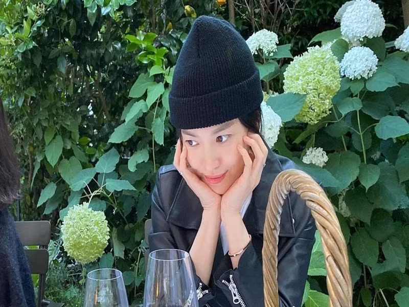Ít ngày trước, Song Hye Kyo đăng tải loạt ảnh cũ trong chuyến đi Pháp. Ảnh: Instagram