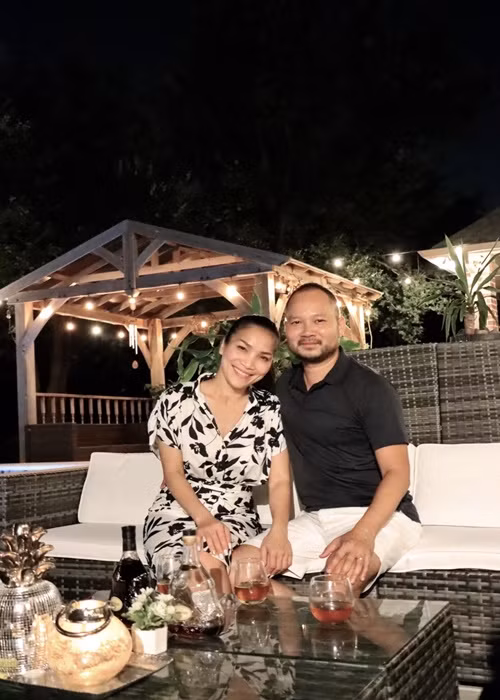Cuộc sống của Hồng Ngọc đầy viên mãn khi cô được chồng yêu thương, chiều chuộng, có 3 người con ngoan ngoãn.