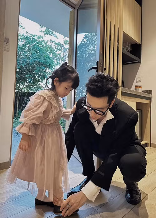 Phí Ngọc Hưng và Trương Mỹ Nhân đều cưng chiều con gái.