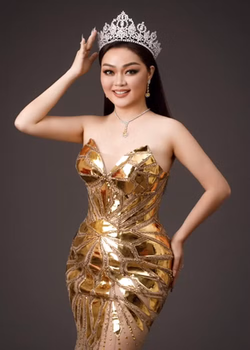 Vẻ đẹp của Hoàng Thanh Nga được đánh giá mặn mà, quý phái.