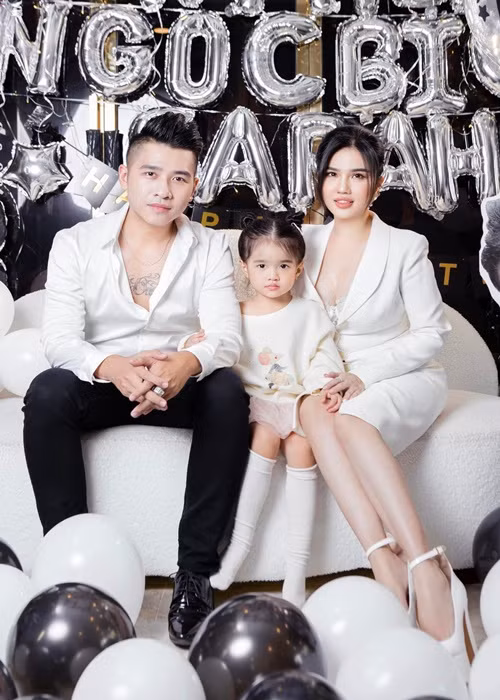 Vợ chồng Ngọc Bích hiện tại có một cô con gái xinh xắn tên Sarah.