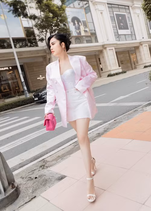 Trong quá khứ, chị gái Ngọc Trinh bươn chải làm nhiều nghề.