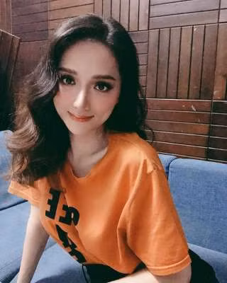 Hoa hau Huong Giang bi nghi “cat xuong suon” de co vong eo con kien-Hinh-6