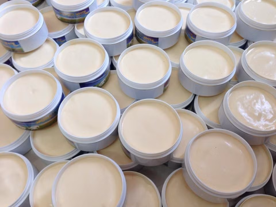 Luôn nhớ sử dụng các loại mỹ phẩm rõ nguồn gốc xuất xứ, tránh ham rẻ mà dùng mỹ phẩm trôi nổi gây bào mòn, hư hại da khiến da bị tổn thương dễ gây ra nám da.