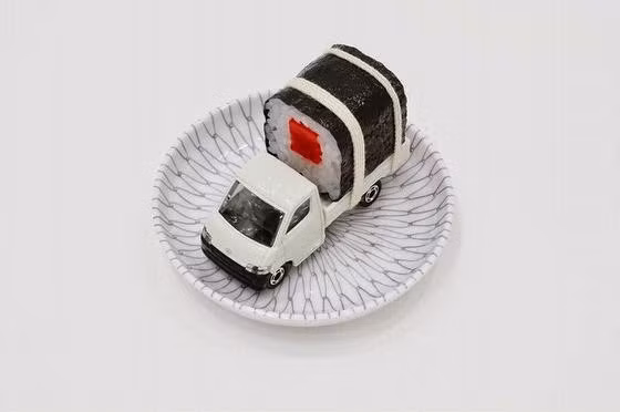 Biến miếng sushi thành thùng xe một cách đáng yêu.