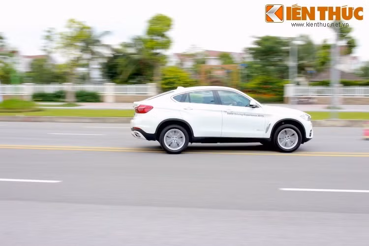 Giống như những chương trình Driving Experience đã được BMW tổ chức trong vài năm nay, khách thăm quan có bằng lái ôtô cũng sẽ có dịp trải BMW/ MINI với huấn luyện viên chuyên nghiệp Wong Kah Keen đến từ tập đoàn BMW. Các đợt thử trong ngày diễn ra vào 10:00-11:30; 14:00-15:30 (BMW) và 16:00-17:30 (MINI).