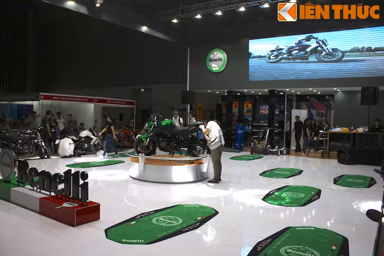 Thương hiệu môtô Ý Benelli cũng sẽ góp mặt với một loạt các mẫu naked bike phân khối lớn TNT và BN, rải đủ các phân khúc từ 300 tới 1000 cc.