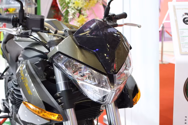 Trên phiên bản này, vẻ ngoài mạnh mẽ và dữ dằn của dòng TNT 1130 vẫn được giữ nguyên, tuy nhiên chiếc xe đã có thêm hàng loạt các trang bị "hàng khủng" mới.