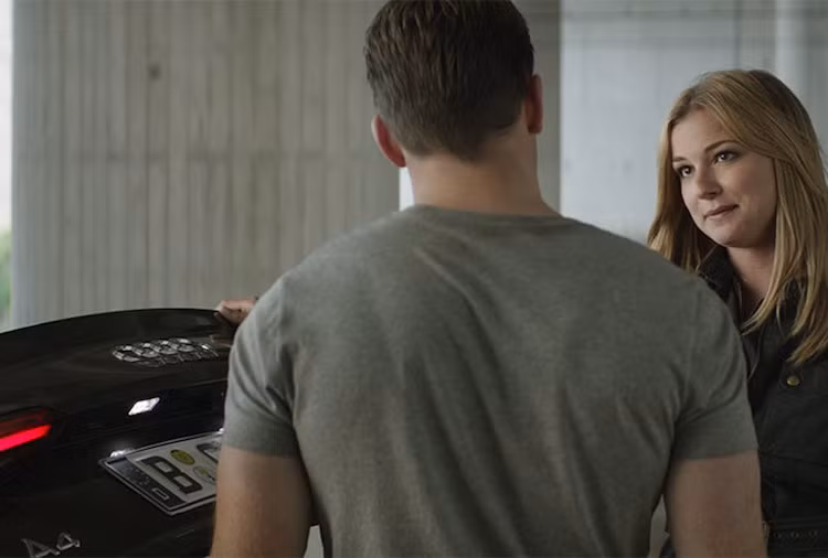 Agent 13 (Emily VanCamp thủ vai) đã lựa chọn mẫu Audi A4 hoàn toàn mới khi tới cuộc họp quan trọng ở Berlin để trao những vũ khí chiến lược là chiếc khiên của Captain America và đôi cánh của Falcon.