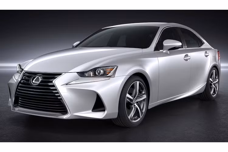 Hệ động lực của mẫu sedan Lexus IS 2017 sẽ hoàn toàn không có sự thay đổi gì so với phiên bản cũ. Chiếc IS200t "rẻ" nhất sẽ có động cơ 2.0l tăng áp 4 xi-lanh thẳng hàng, đạt công suất tối đa 241 mã lực.