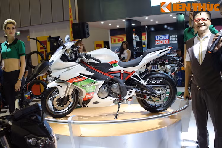 Sau mẫu naked bike BN302, Benelli quyết định tung ra phiên bản sport bike Benelli Tornado 302 tầm trung tại thị trường Việt Nam. Đây sẽ là đối thủ cạnh tranh trực tiếp với Kawasaki Ninja 300, Yamaha R3, Honda CBR300R và RC 390 của KTM.