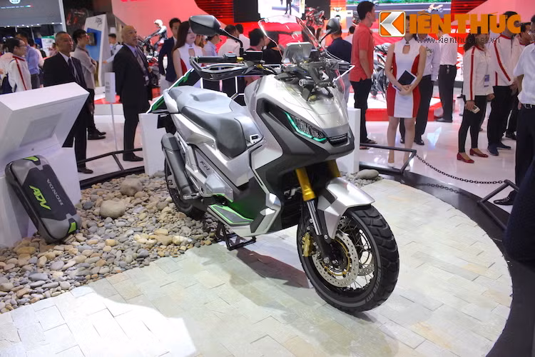 Khi được ra mắt lần đầu tại triển lãm EICMA năm 2015, Honda ADV Concept đã khiến tất cả báo giới và khách thăm quan phải "trầm trồ" vì ý tưởng phía sau nó. Tại triển lãm xe máy Việt Nam vừa diễn ra, chiếc xe cũng đã được Honda Việt Nam trưng bày ở vị trí trang trọng và thu hút rất nhiều sự quan tâm của khách thăm quan.