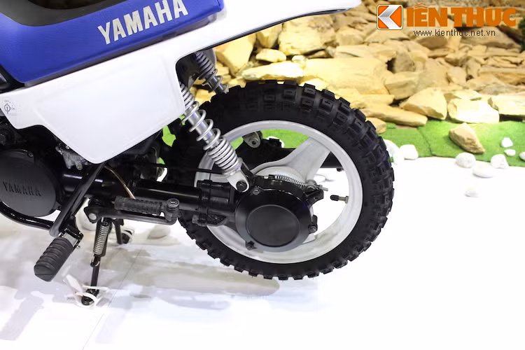 Dù là một mẫu xe cho trẻ em nhưng Yamaha PW50 vẫn có hệ truyền động bằng trục các-đăng được che kín hoàn toàn, loại bỏ nỗi lo phải bảo trì thường xuyên.