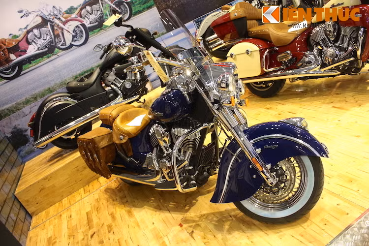 Năm 1953, hãng Indian Motorcycles bị phá sản, Sau khi hãng được "hồi sinh" bởi tập đoàn Polaris vào năm 2013, dòng Chief cũng đã có thế hệ mới với hai phiên bản là Chief Classic và Chief Vintage. Sự khác biệt chính giữa hai phiên bản là vành của Chief Vintage là bánh căm, trong khi Chief Classic dùng vành đúc.