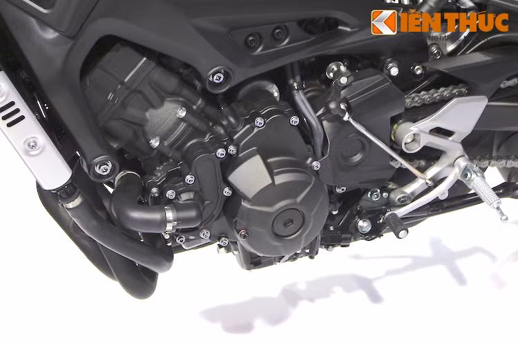 Khối máy 4 kỳ 3 xi-lanh của xe có dung tích thực 847 cc DOHC, cho công suất cực đại hơn 115 mã lực tại 10.000 rpm &amp; mô men xoắn 87,5Nm tại 8.500 rpm.