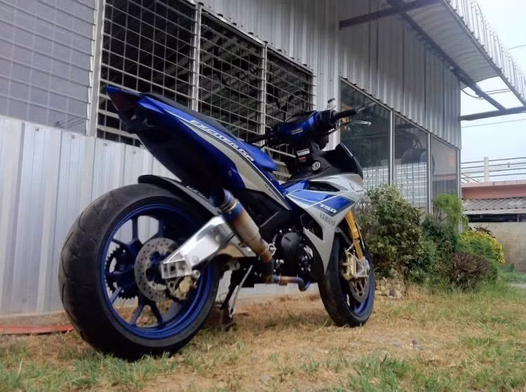 Không có thông tin gì về việc liệu động cơ của chiếc Exciter có thay đổi gì để "kéo" được cặp bánh lớn này hay không. Tuy nhiên theo những người chơi xe có kinh nghiệm, với kích thước lốp rất lớn, nhiều khả năng chủ của chiếc Exciter này cũng đã phải nâng cấp máy cho xe.