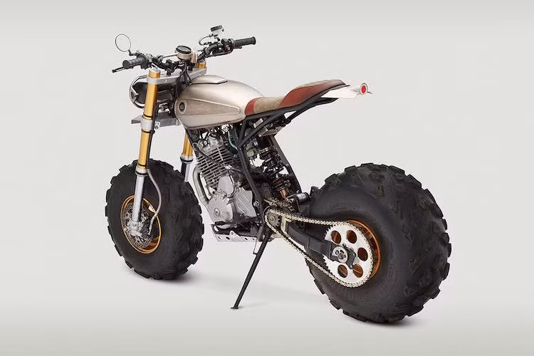 Ở phía sau, chiếc xe có bộ lốp và gắp được lấy trực tiếp từ Yamaha BW200, trong khi bộ phuộc sau monoshock hành trình lớn do hãng Progressive cung cấp.