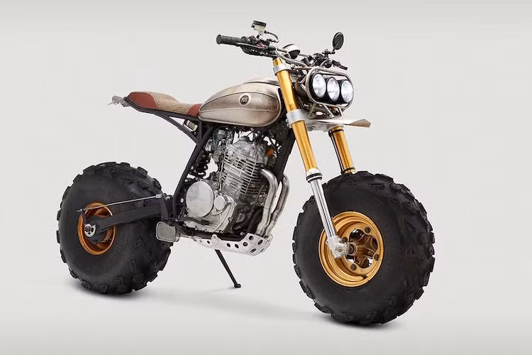 Bản độ Honda XR650L "bánh béo" cực độc này giống như một lời khẳng định của các tay thợ từ Classified Moto, khi họ đã chán phải nghe những "anh hùng bàn phím" phàn nàn về những lỗi nhỏ nhất trên các tác phẩm của xưởng. Chính vì vậy, họ đã tạo ra một chiếc xe thật "điên", khiến những kẻ "rỗi việc" này tha hồ chê bai.