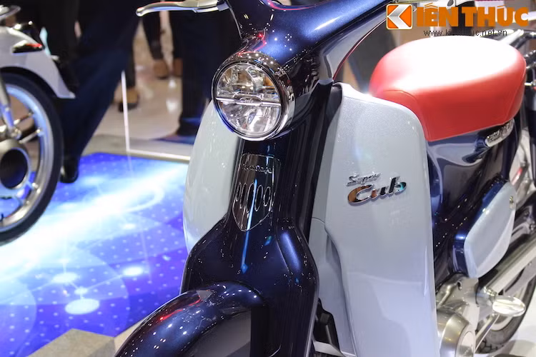 Super Cub Concept được Honda trưng bày lần đầu tại triển lãm Tokyo 2015 và vừa xuất hiện trước khách hàng Việt ở triển lãm xe máy Việt Nam. Về thiết kế, có thể nói Super Cub Concept đã gần như "copy" y hệt những đặc điểm của chiếc Super Cub C100 năm 1968, nhưng thể hiện chúng dưới ngôn ngữ của Thế kỷ 21.