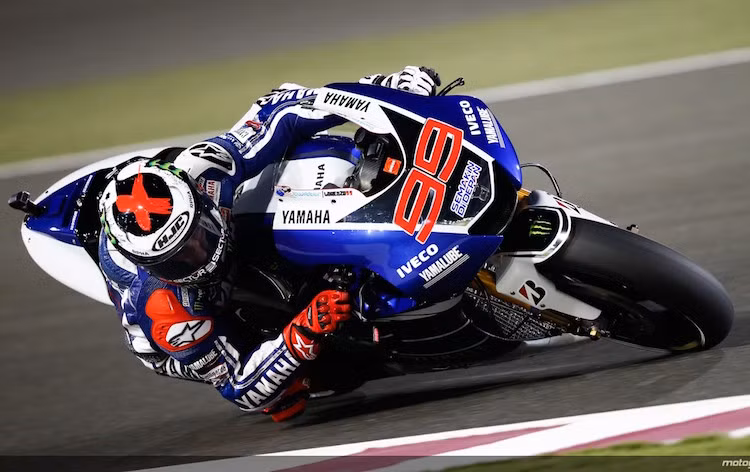 Về phía Ducati, đội đua này cũng chỉ xác nhận về sự có mặt của Lorenzo trong đội hình bằng một thông báo ngắn gọn: "Ducati thông báo rằng đội đua đã ký một bản thỏa thuận với Jorge Lorenzo, trong đó tay đua người Tây Ban Nha sẽ tham gia vào giải vô địch MotoGP năm 2017 và 2018, điều khiển chiếc Ducati Desmosedici GP".
