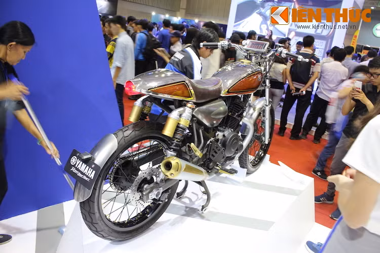 Về kết cấu, Resonator 125 là một mẫu xe đơn giản và nếu muốn, Yamaha có thể đưa nó lên dây chuyền sản xuất vào bất cứ lúc nào hãng muốn. Tuy nhiên nếu điều đó xảy ra, có thể chiếc xe sẽ không còn mang nhiều chi tiết đầy chất "nghệ" như bản concept Resonator 125 này nữa.