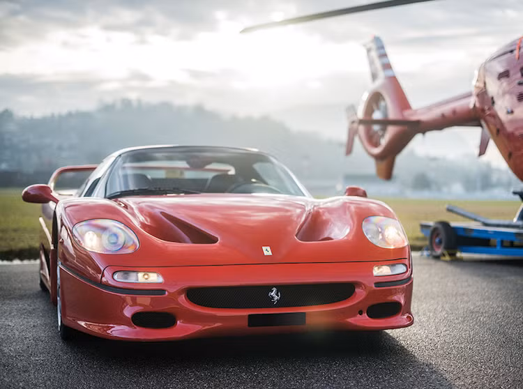 "Nối tiếp" F40 để trở thành chiếc siêu xe đầu bảng tiếp theo của Ferrari, F50 đã được trang bị hàng loạt các công nghệ mới nhất, được chế tạo hoàn toàn thủ công và lấy cảm hứng từ xe đua F1.