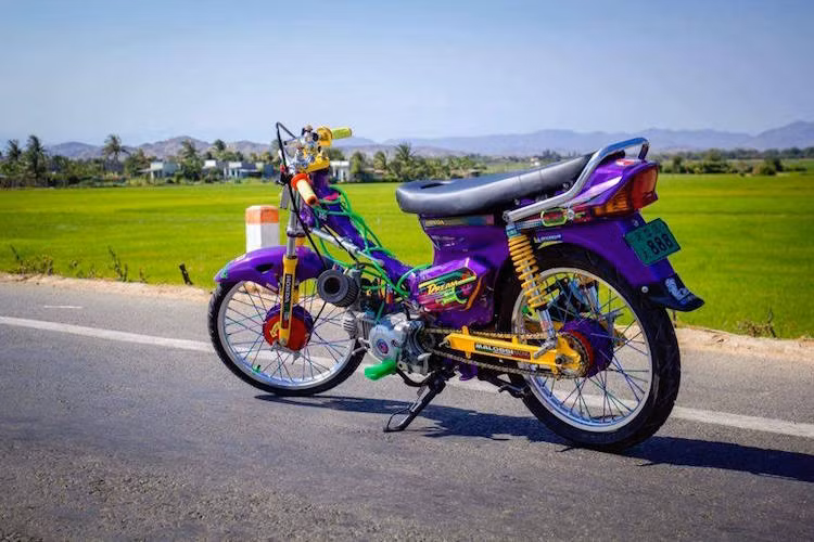 Không chỉ được thay máy, động cơ Yamaha còn tiếp tục được độ lại để cho công suất cực lớn.