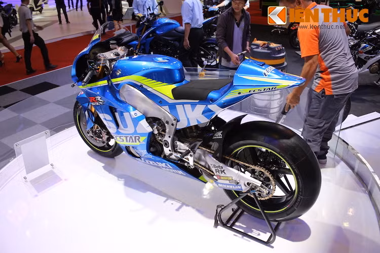 Theo ông Eiji Mochizuki, Quản lý chính bộ phận môtô của Suzuki chia sẻ, với chiếc GSX-RR 2016 và 2 tay đua Aleix Espargaro/Maverick Vinales, Suzuki muốn cạnh tranh với các đội đua "đứng top" và khiến cho fan hâm mộ Suzuki cảm thấy phấn khích.