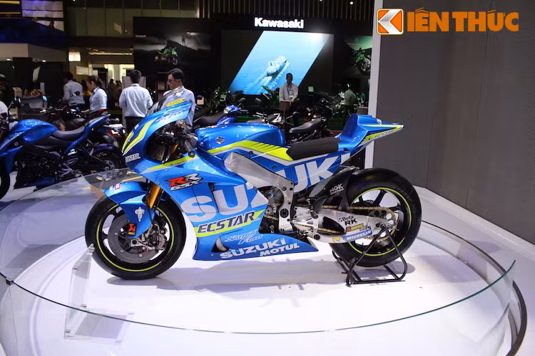 GSX-RR sở hữu thiết kế khí động học mới, đã được 2 tay đua liên tục thử nghiệm ở đường đua Sepang, Malaysia. Ngoài ra, họ còn tới nhà máy Suzuki ở Hamamatsu để thử nghiệm trong hầm gió.