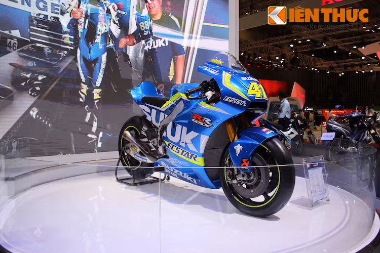 Chính thức ra mắt vào ngày 30/9/2014, Suzuki GSX-RR 2016là mẫu xe đua mới nhất của Suzuki để thi đấu tại giải MotoGP, thay thế cho chiếc GSV-R trước đó. Trên thực tế, Suzuki đã bắt đầu việc phát triển chiếc xe từ năm 2012.