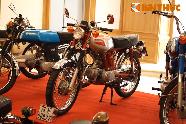 So với các đối thủ cùng thời, Honda SS50 khác biệt hoàn toàn khi sử dụng động cơ 4 kỳ, trong khi Yamaha có chiếc FS1E và Suzuki có A50 đều sử dụng máy 2 kỳ.