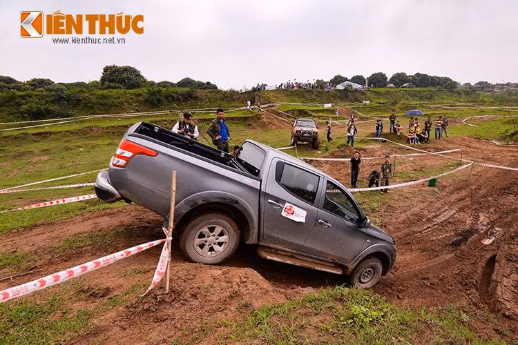 Khu vực các cổ động viên thường xuyên vang lên những tràng pháo tay không ngớt hay tiếng hò reo khi chứng kiến một số các xe "phi thân" trong không trung lúc băng qua những đoạn dốc cao.