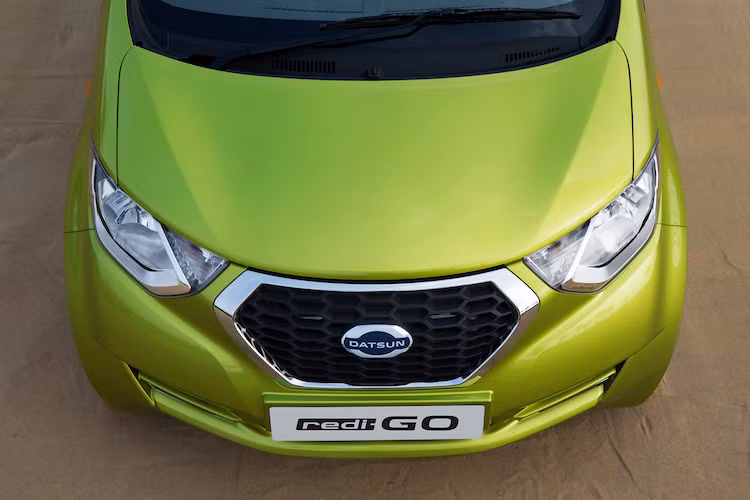 Redi-Go chính là phiên bản sản xuất hàng loạt của mẫu concept cùng tên được Datsun ra mắt từ năm 2014. So với mẫu concept, chiếc xe có kiểu dáng khá tương đồng, ngoại trừ một số chi tiết đã được thay đổi, bớt tính "viễn tưởng" hơn như đèn pha không còn có dạng full LED.