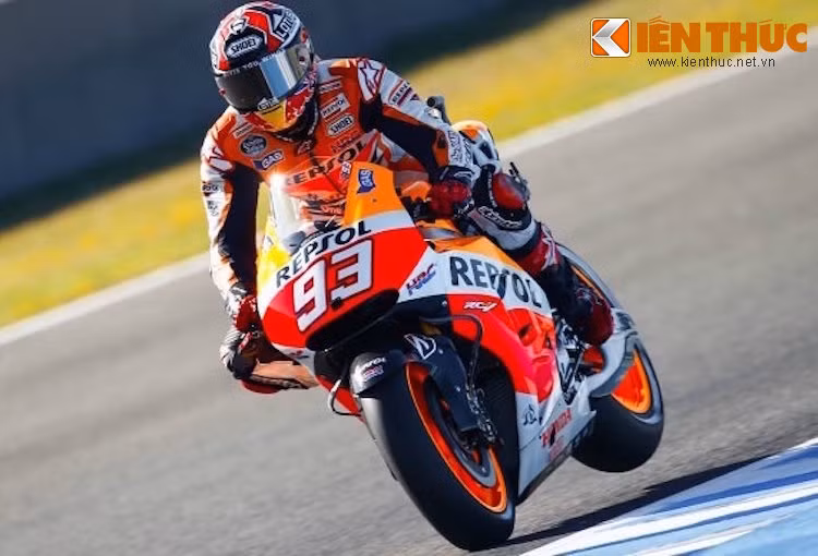 Cùng với RC213V, Honda đã có một mùa giải MotoGP 2015 tương đối thành công, với 2 tay đua Marc Marquez và Dani Pedrosa thi đấu cho đội Repsol Honda.