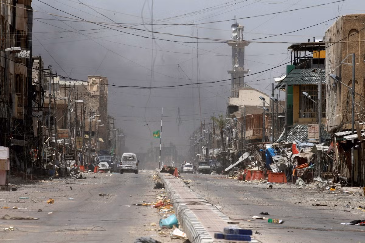 Mùa hè vừa qua, phiến quân IS đã mất quyền kiểm soát thành phố Fallujah, nơi chúng chiếm giữ đầu tiên trong đợt càn quét khắp Trung Đông hồi năm 2014. Ảnh: Đường phố ở Fallujah sau khi được giải phóng. Ảnh BI