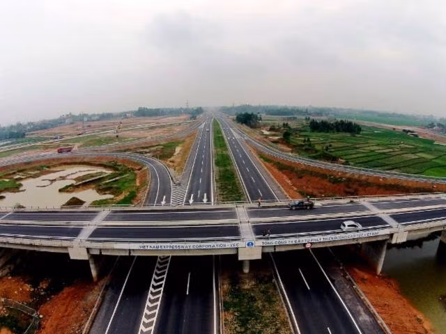 Bị cưỡng chế hơn 1000 tỷ tiền thuế, VEC làm ăn "bê bết" thế nào? Bi cuong che hon 1000 ty tien thue, VEC lam an