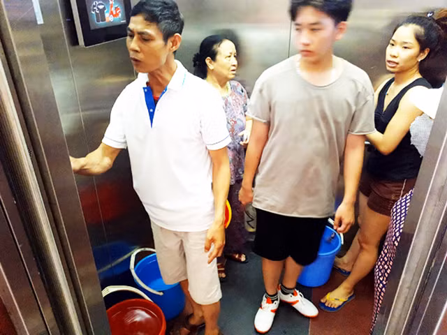 KDT Dai Kim: Dan khon kho xach tung xo nuoc dung moi ngay-Hinh-2