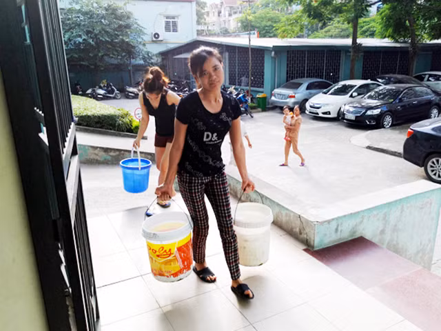 KDT Dai Kim: Dan khon kho xach tung xo nuoc dung moi ngay-Hinh-3