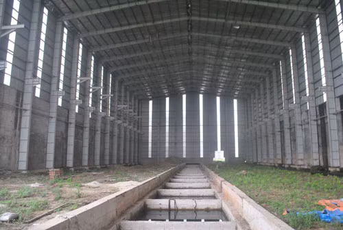 Thiếu vốn được cho là một trong những nguyên nhân đầu tiên khiến dự án này chẳng thể hoàn thành việc xây dựng. Chủ đầu tư đã phải tính đến việc điều chỉnh vốn. Thế nhưng, không được các cổ đông chấp thuận. Ảnh: Vietnamnet.