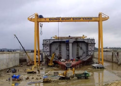 Sau 5 năm chuyển giao từ Vinashin về PVN, các chỉ tiêu tài chính của Công ty DQS có dấu hiệu chuyển biến, từ chỗ thua lỗ triền miên đến có lợi nhuận, nộp ngân sách nhà nước. Ảnh: Hà Nội mới.
