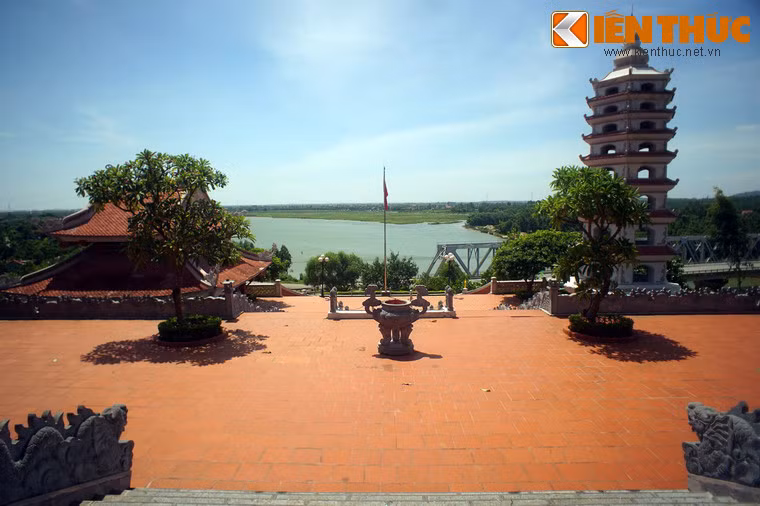 Sau ba tháng, một loạt bom khác cũng đã cướp đi mạng sống của 15 chàng trai, cô gái C130 thanh niên xung phong quê Thái Bình khi đang tiếp sức cho phà Long Đại.
