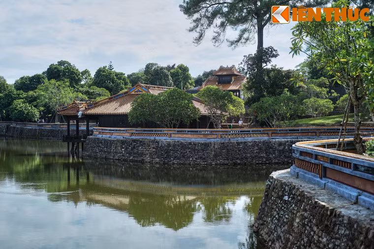 Xung Khiêm Tạ là nơi nhà vua nghỉ ngơi, hóng mát, làm thơ, thưởng thức nghệ thuật.
