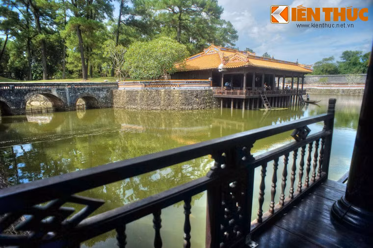 Từ Dũ Khiêm Tạ nhìn ra Xung Khiêm Tạ.
