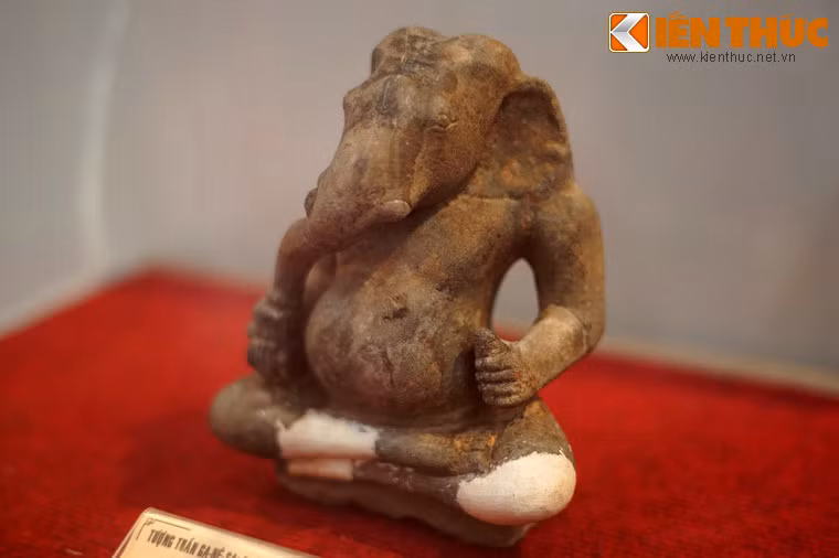 Một bức tượng thần Ganesa khác được khai quật tại gò số 8, khu di tích Cát Tiên.