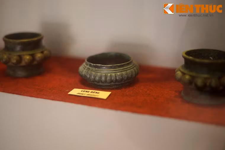 Vòng tay bằng đồng của người Cát Tiên.