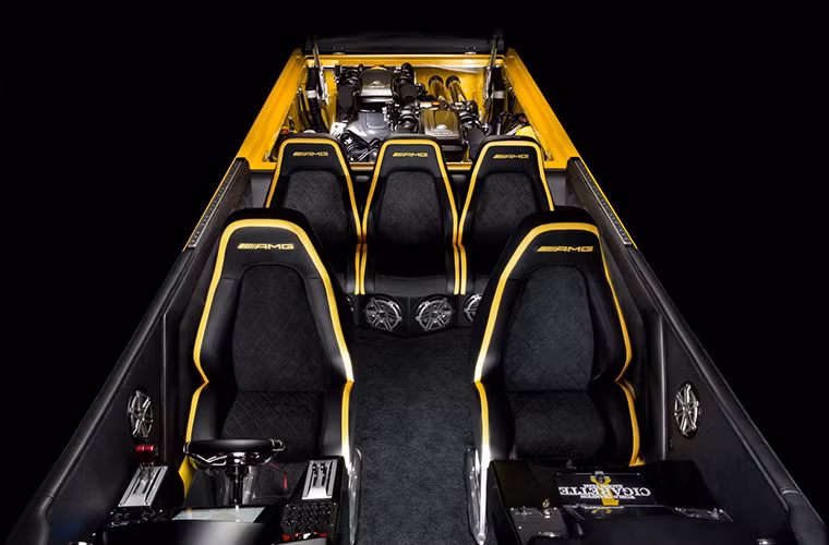 Thuyền siêu tốc USD Cigarette Racing mang vẻ đẹp Mercedes-AMG - Hình 4 Thuyen sieu toc USD Cigarette Racing mang ve dep Mercedes-AMG-Hinh-4