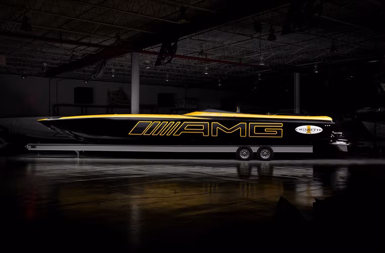 Thuyền siêu tốc USD Cigarette Racing mang vẻ đẹp Mercedes-AMG - Hình 3 Thuyen sieu toc USD Cigarette Racing mang ve dep Mercedes-AMG-Hinh-3